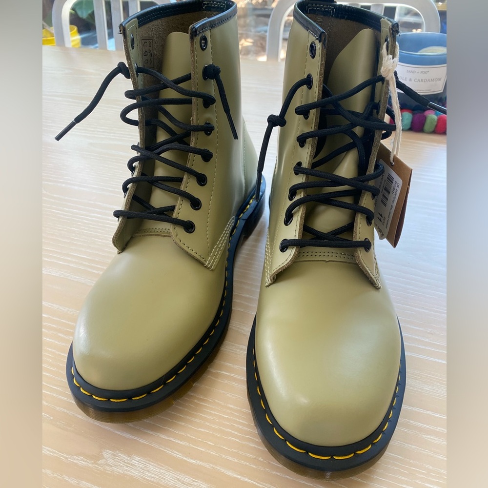 Dr.Martens 1460 Smooth Leather Lace Up Boots
